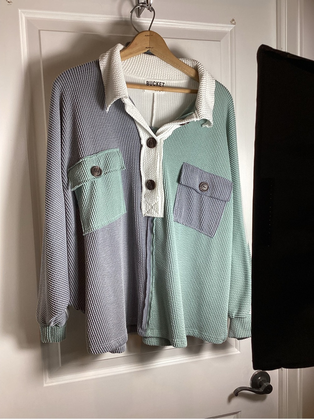 BUCKETLIST COLORBLOCK HENLEY